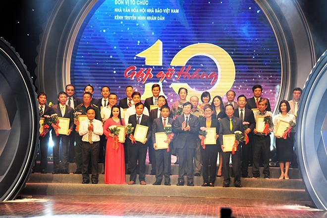 Journalists honor business people - ảnh 1